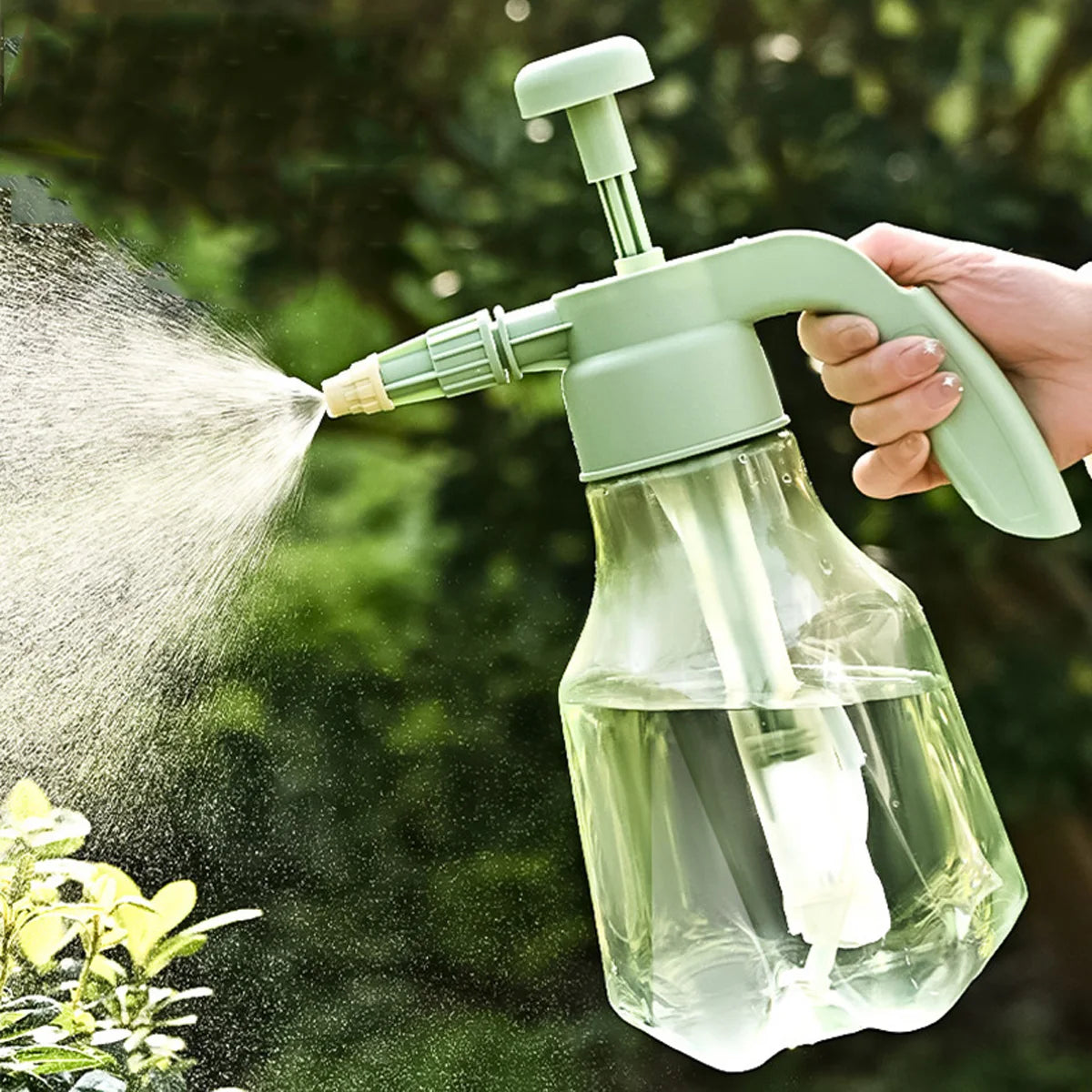 1PCS 1.5L Watering Bottle Pressure Garden Sprayer Spray Bottle With Pump Action Pressure With Adjustable Nozzle Plants Watering